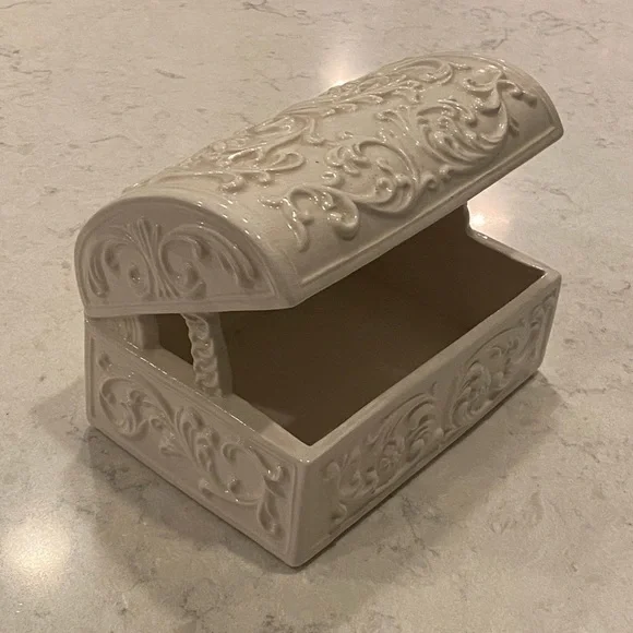 Large white ceramic box